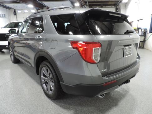 Used 2023 Ford Explorer XLT image 19
