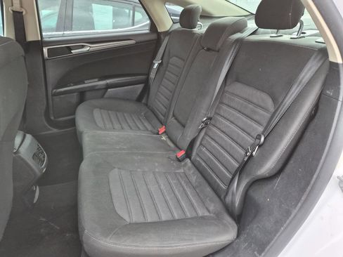 Used 2020 Ford Fusion SE image 5