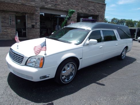 Used 2003 Cadillac De Ville Hearse FWD image 1