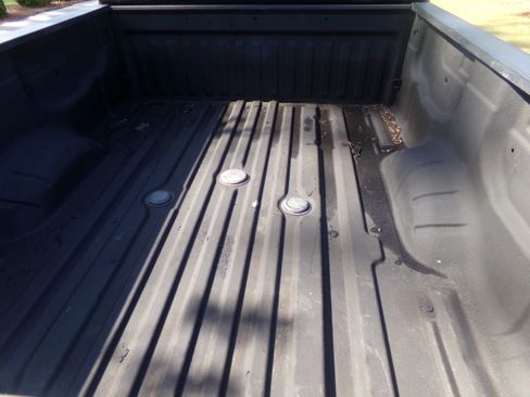 Used 2017 Nissan Titan XD 2WD Crew Cab SV image 11