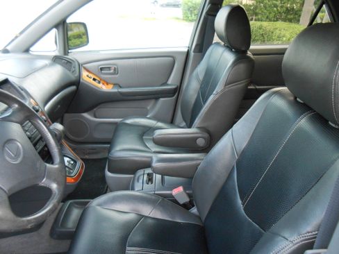 Used 1999 Lexus RX 300 image 12