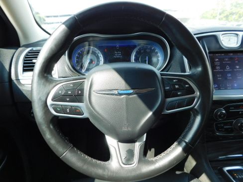 Used 2021 Chrysler 300 Touring image 15