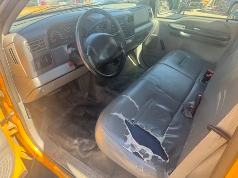 Used 2002 Ford F350 2WD Crew Cab Super Duty image 10