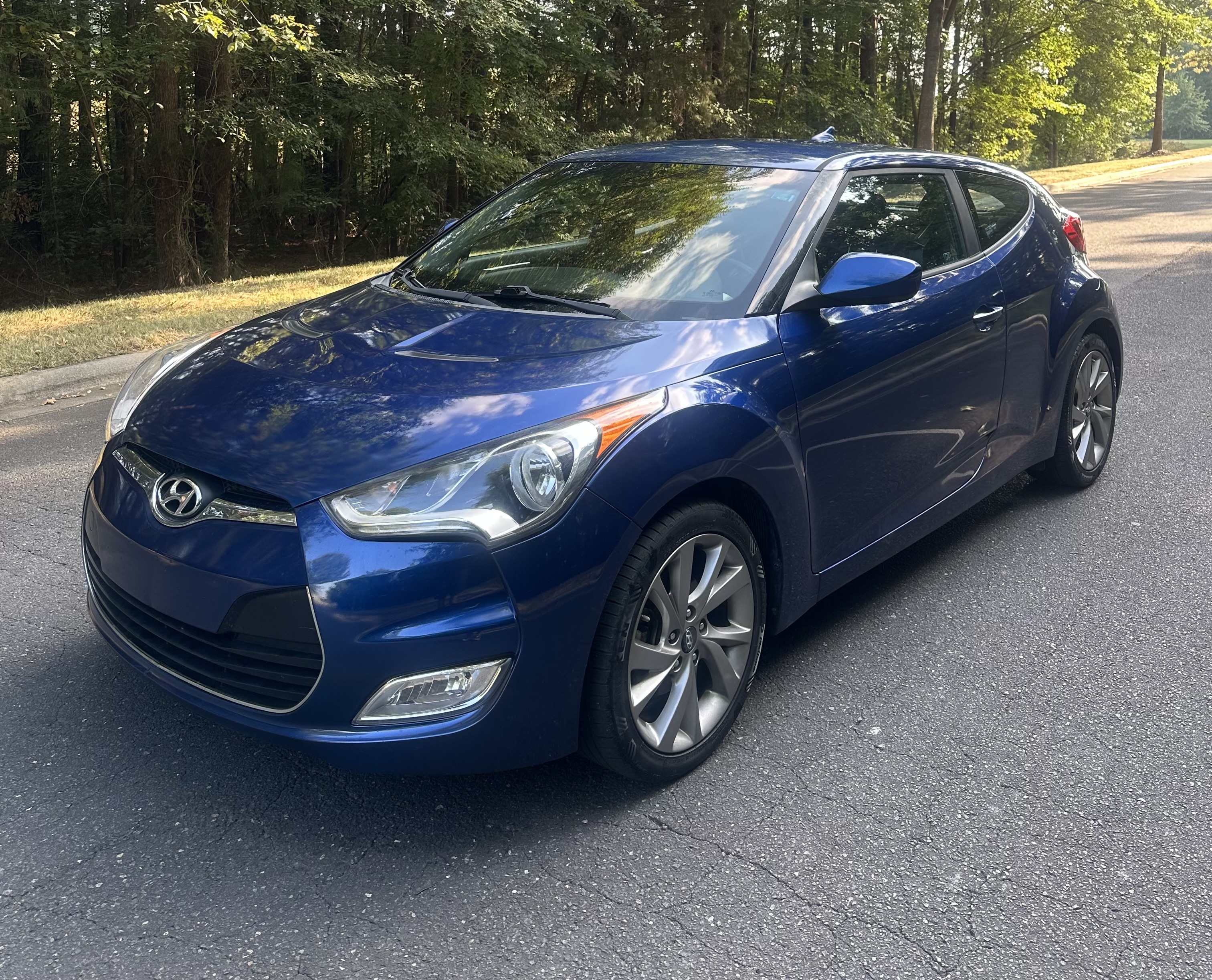 Used 2017 Hyundai Veloster FWD image 6