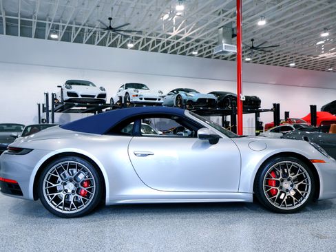 Used 2020 Porsche 911 Carrera 4S Cabriolet AWD/4WD image 16
