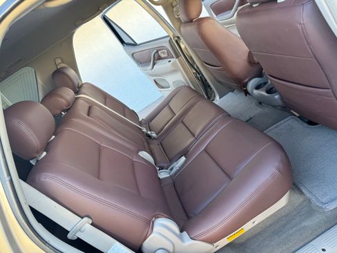Used 2005 Toyota Sequoia SR5 image 28
