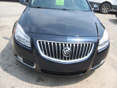 Used 2013 Buick Regal Premium FWD image 2