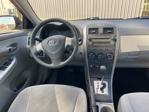 Used 2010 Toyota Corolla LE image 9