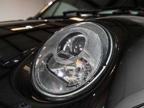 Used 1998 Porsche 911 Carrera 4S Coupe AWD/4WD image 36