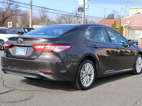Used 2018 Toyota Camry XLE image 8