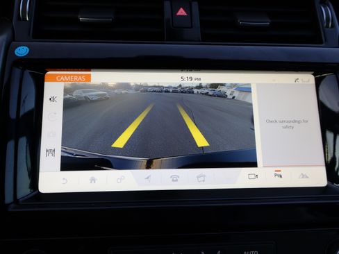 Used 2018 Land Rover Discovery HSE Luxury image 32