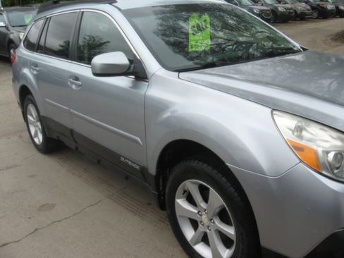 Used 2014 Subaru Outback 2.5i Premium AWD/4WD image 3