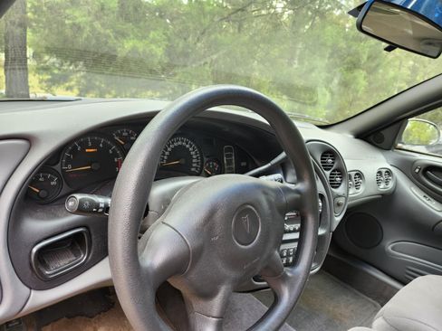 Used 2004 Pontiac Bonneville SE image 10