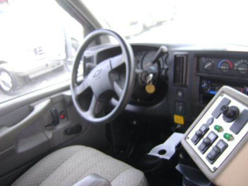 Used 2006 Chevrolet Express 3500 image 9