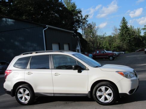 Used 2015 Subaru Forester 2.5i AWD/4WD image 12
