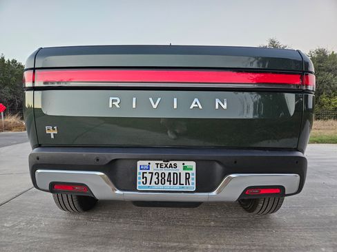 Used 2022 Rivian R1T Launch Edition image 5