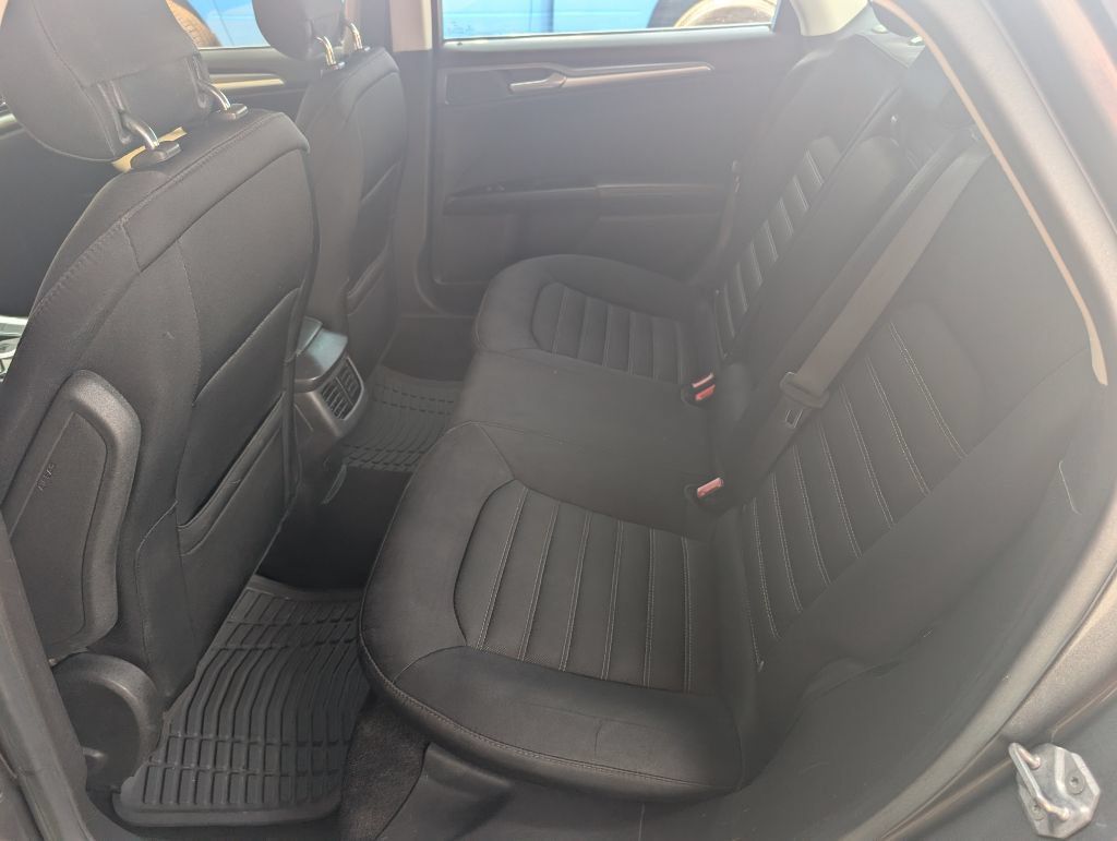 Used 2014 Ford Fusion SE FWD image 8