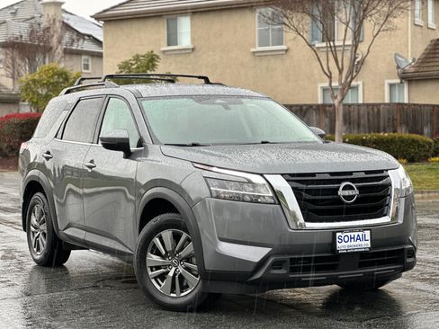 Used 2022 Nissan Pathfinder SV image 6