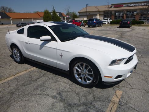 Used 2010 Ford Mustang Premium image 4