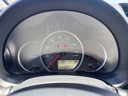 Used 2013 Toyota Yaris 4-Door Hatchback FWD image 27