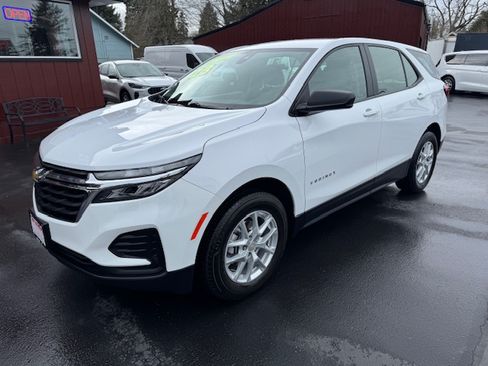 Used 2023 Chevrolet Equinox LS image 4