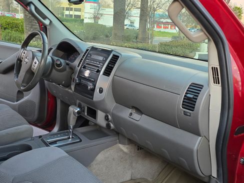 Used 2012 Nissan Frontier SV image 20