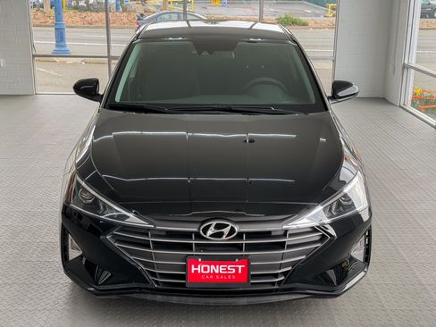 Used 2020 Hyundai Elantra SEL image 2