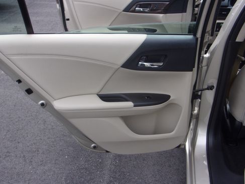 Used 2017 Honda Accord EX-L V6 Sedan image 30