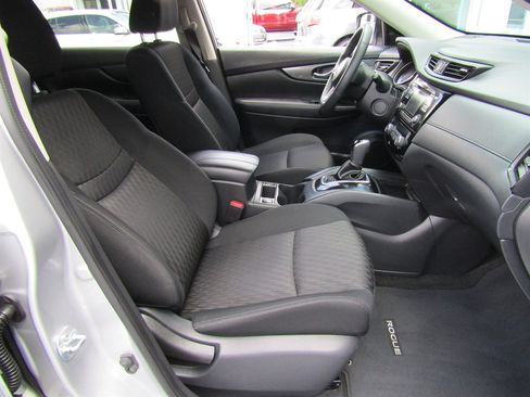 Used 2017 Nissan Rogue SV image 13