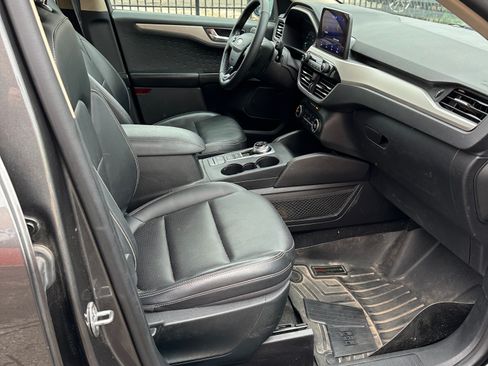 Used 2020 Ford Escape SEL image 9