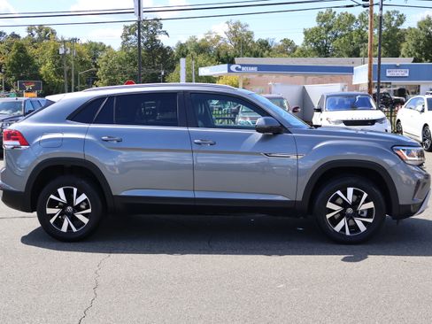 Used 2022 Volkswagen Atlas Cross Sport SE image 9