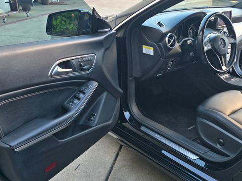Used 2014 Mercedes-Benz CLA 250 image 24