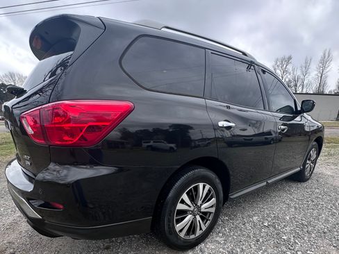 Used 2019 Nissan Pathfinder SE image 7