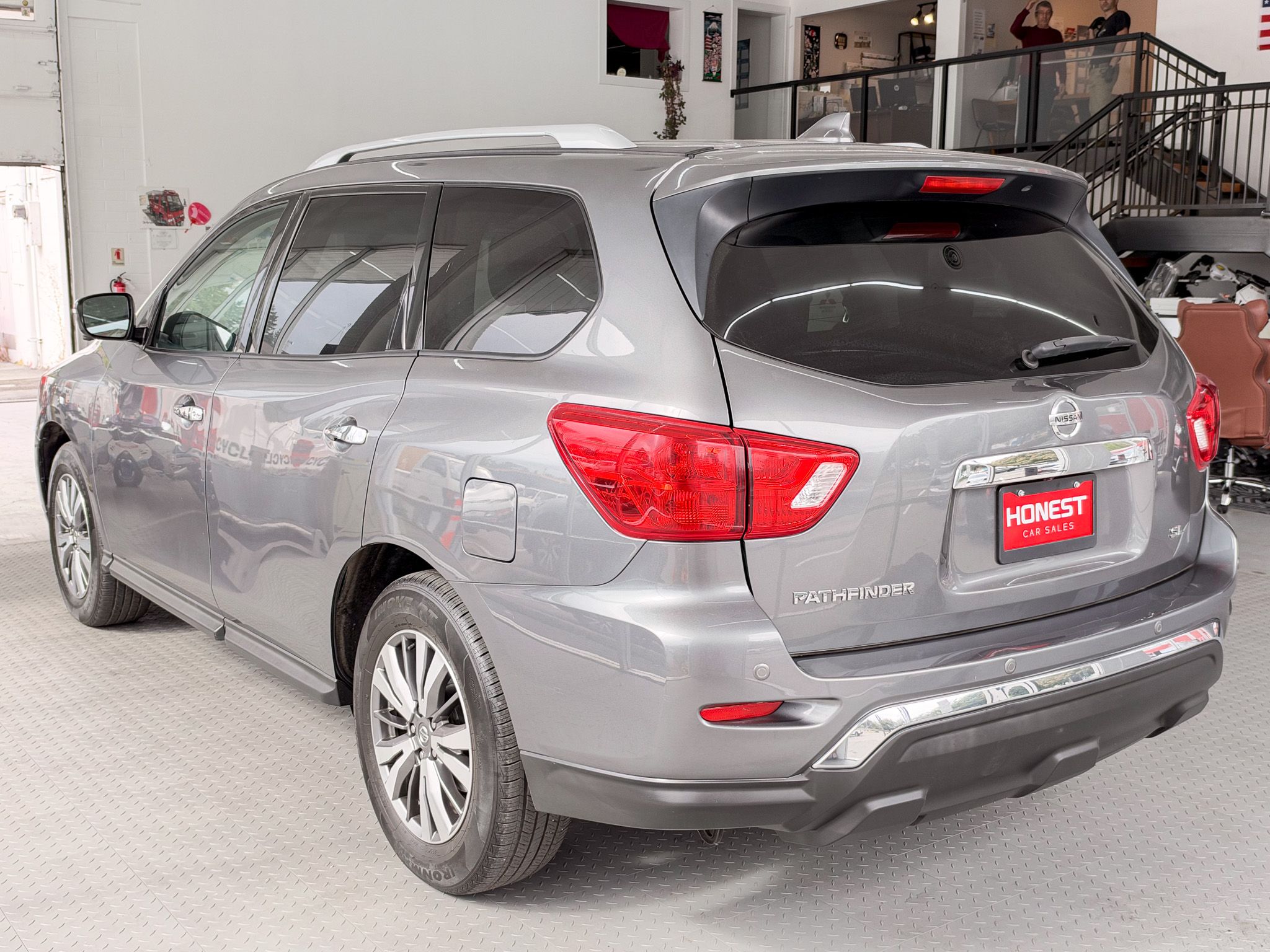 Used 2019 Nissan Pathfinder FWD image 5