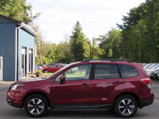 Used 2017 Subaru Forester 2.5i Premium AWD/4WD image 4