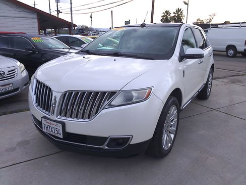Used 2015 Lincoln MKX image 2