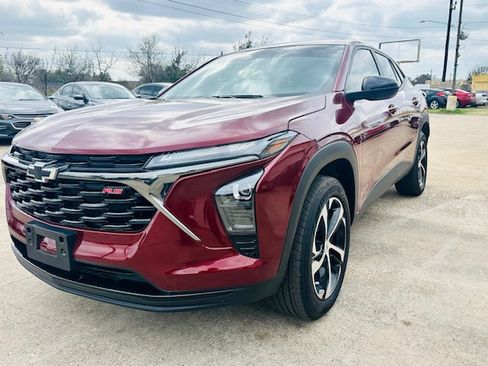 Used 2025 Chevrolet Trax RS image 1