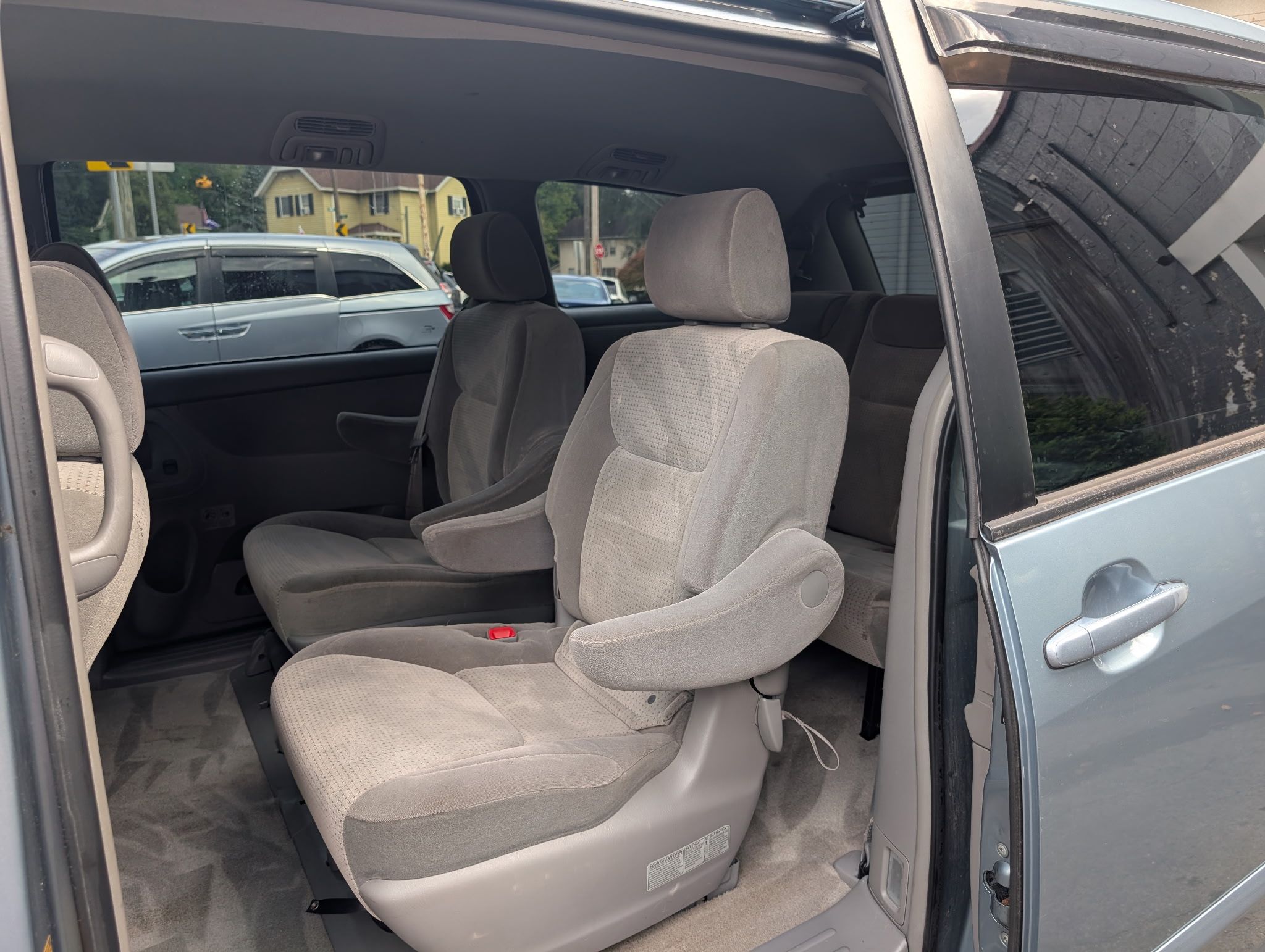 Used 2008 Toyota Sienna LE FWD image 11