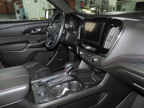 Used 2023 Chevrolet Traverse RS image 23