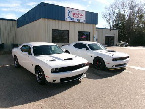 Used 2022 Dodge Challenger R/T Scat Pack image 1