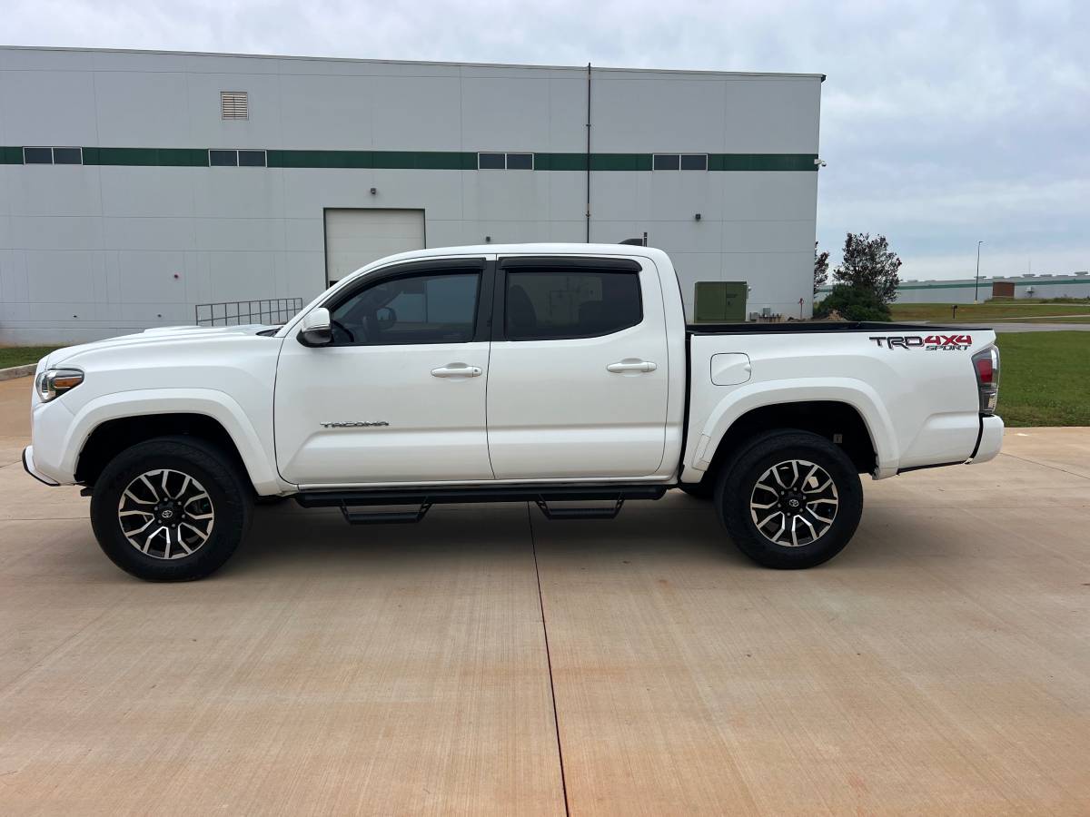 Used 2020 Toyota Tacoma TRD Sport AWD/4WD image 5
