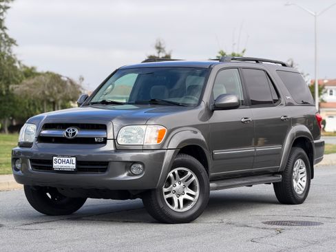 Used 2005 Toyota Sequoia 2WD SR5 image 1