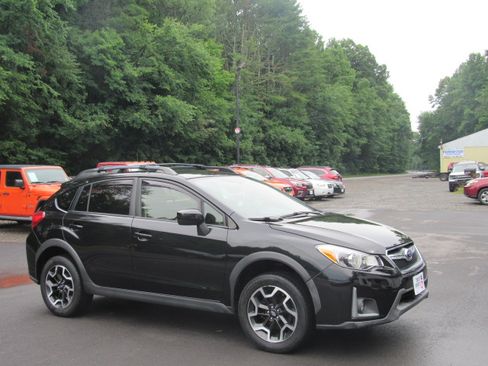 Used 2017 Subaru Crosstrek 2.0i Premium AWD/4WD image 11
