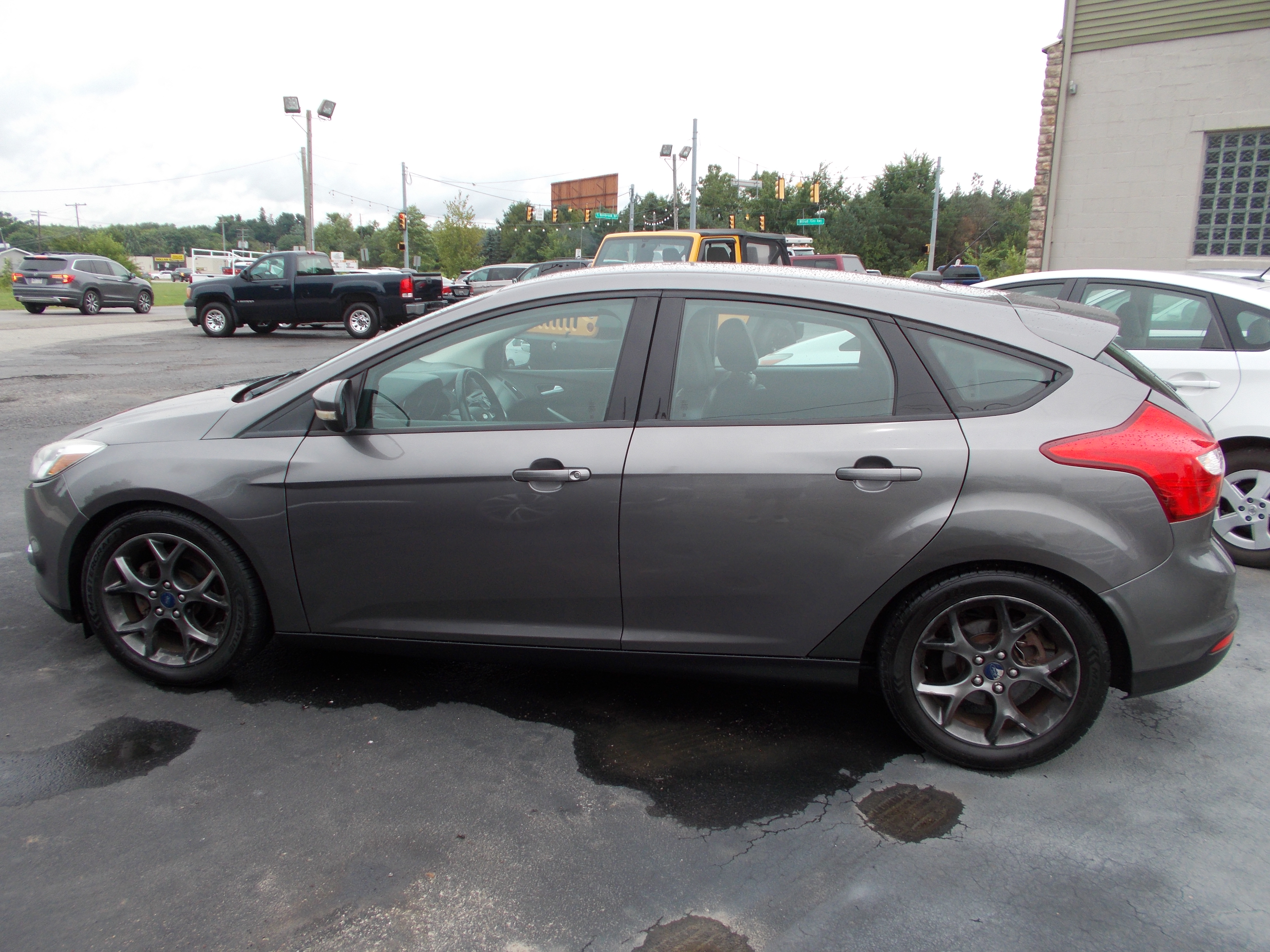 Used 2014 Ford Focus SE Hatchback FWD image 8