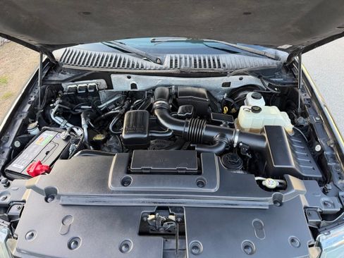 Used 2010 Ford Expedition Limited image 18