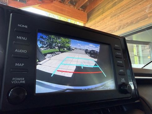 Used 2019 Toyota RAV4 AWD LE image 12