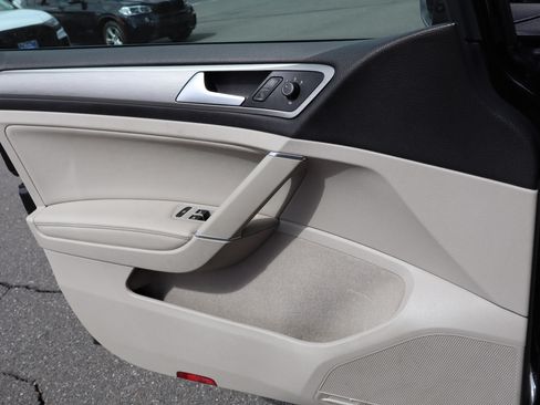 Used 2016 Volkswagen Golf SE image 20