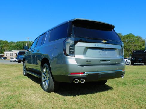 New 2026 Chevrolet Suburban Premier image 13