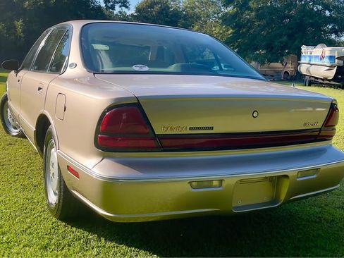 Used 1999 Oldsmobile 88 50th Anniversary image 8