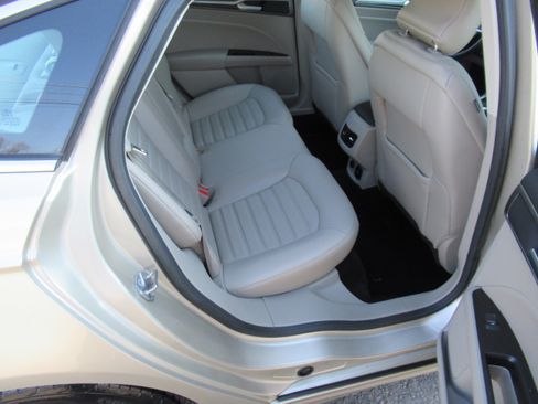 Used 2017 Ford Fusion SE image 15